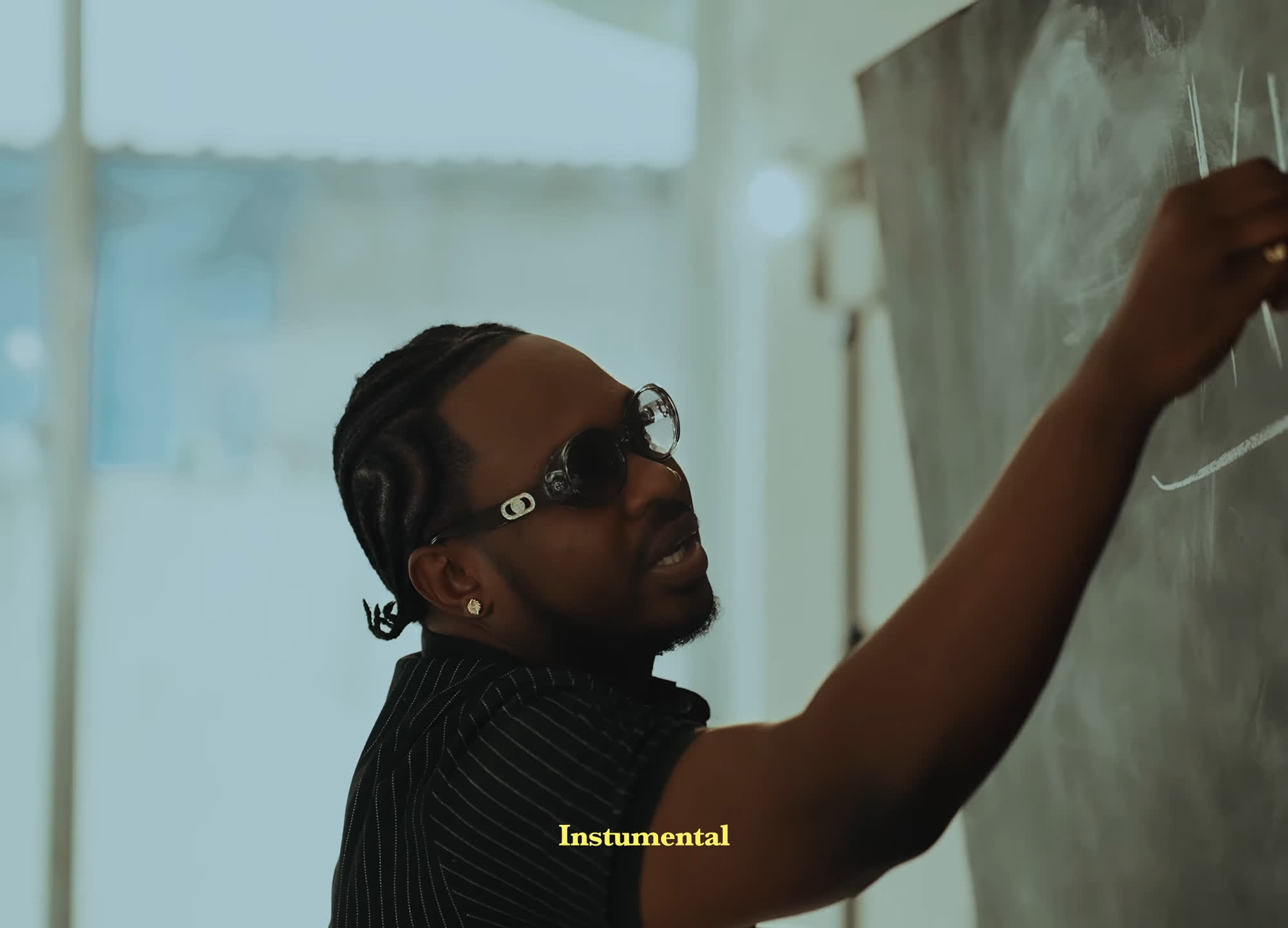 Visualizer | Lava Lava – Kiwembe